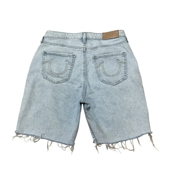True Religion Women's Size 29W Denim Mid Rise Cut Off Short Light Wash Raw Hem - Picture 3 of 5